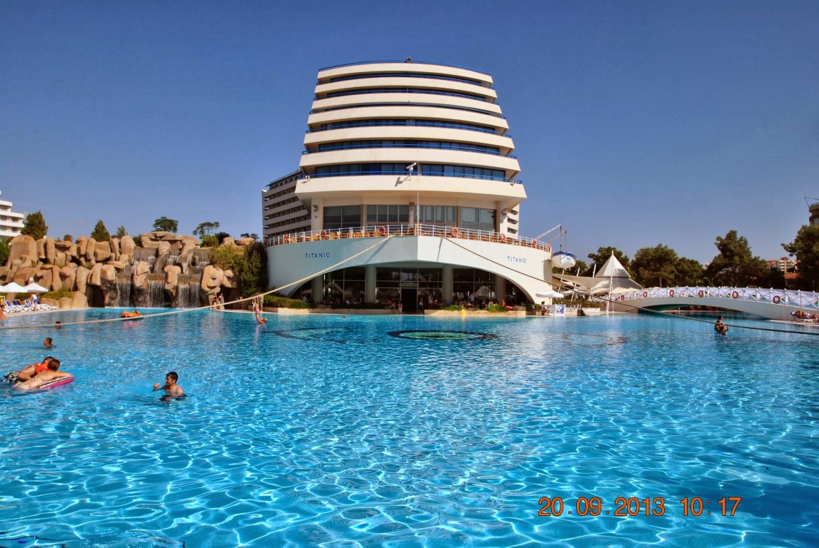 imagini hotel TITANIC LARA